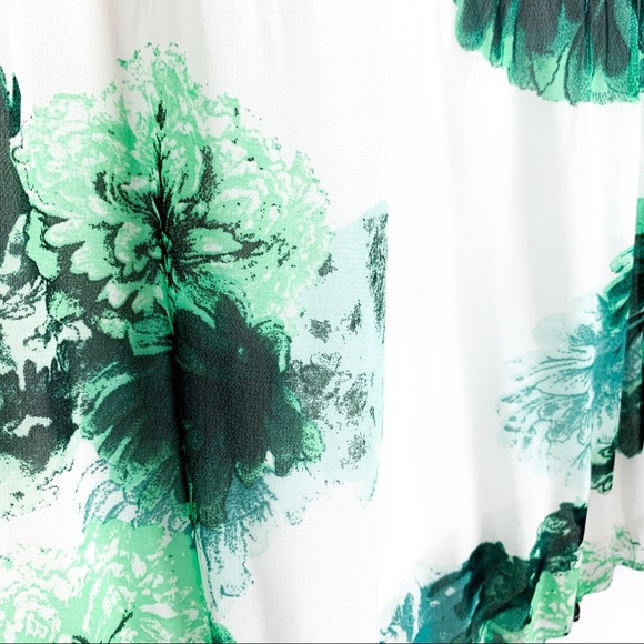 Cleo Asymmetrical Green Floral Blouse - Picture 4 of 12